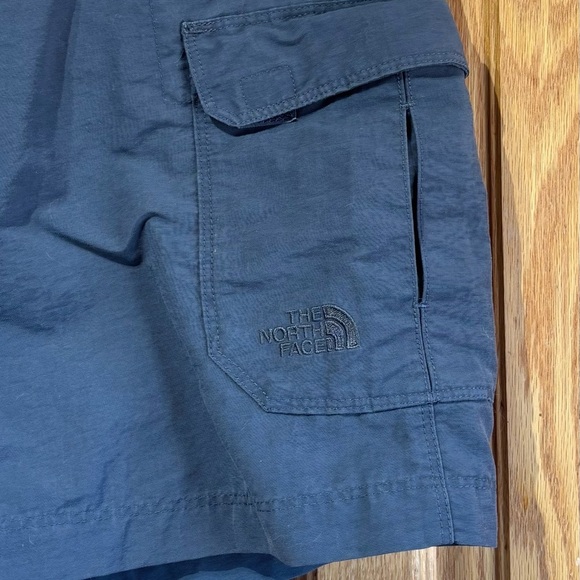 The North Face Dark Gray Nylon Hiking/Trail Cargo Shorts Large - Picture 2 of 9